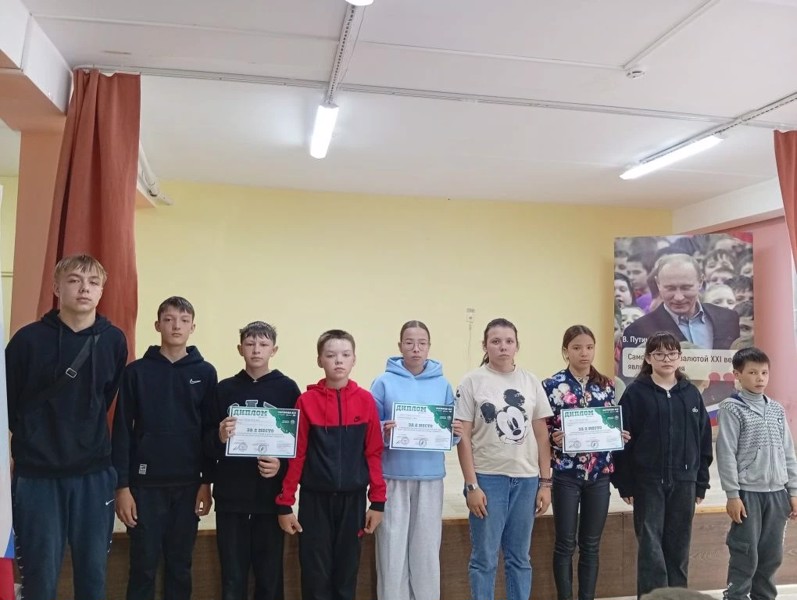 Праздничная линейка, посвящённая завершению учебного года