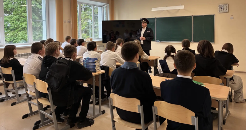 Профилактическая беседа с капитаном полиции