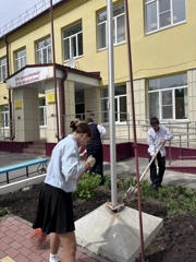 Весенняя уборка благоустройства территории