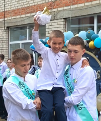 Ярко прозвенел Последний звонок для девятиклассников Акрамовской школы