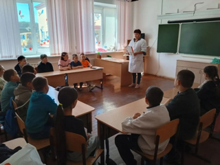 Профориентация, безопасность и веселье: насыщенный день в пришкольном лагере