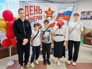 19 мая, в День детских общественных организаций, который также известен как День Пионерии, наши ученики с огромным удовольствием приняли участие в захватывающей квест-игре, посвящённой этому знаменательному событию.