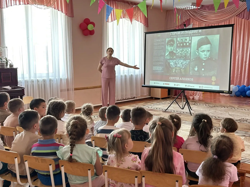 Воспитанники МБДОУ ДС "Шевле" - участники  уникальной онлайн-выставки Российского военно-исторического общества (РВИО) «Герои и Подвиги — Юные защитники Родины»