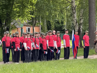 Кадеты 8к класса Комсомольской СОШ № 2 — участники военно‑патриотической смены «Время побеждать»