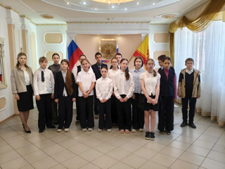 Гармония традиций и уникальности: урок семейных ценностей от сотрудников ЗАГСа