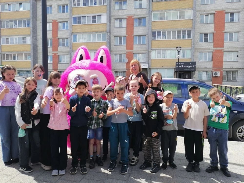 «Крылья единства» и Планета счастливого детства: в пришкольном лагере «Радуга» стартовала смена