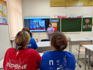 Выставка "Герои и подвиги- юные защитники Родины"