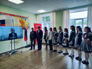 Выпускники школы просмотрели видеообращения от ключевых представителей власти и образования