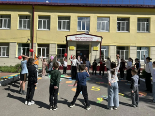 В пришкольном лагере «Радуга дружбы» второй день прошёл под знаком ярких впечатлений и новых открытий