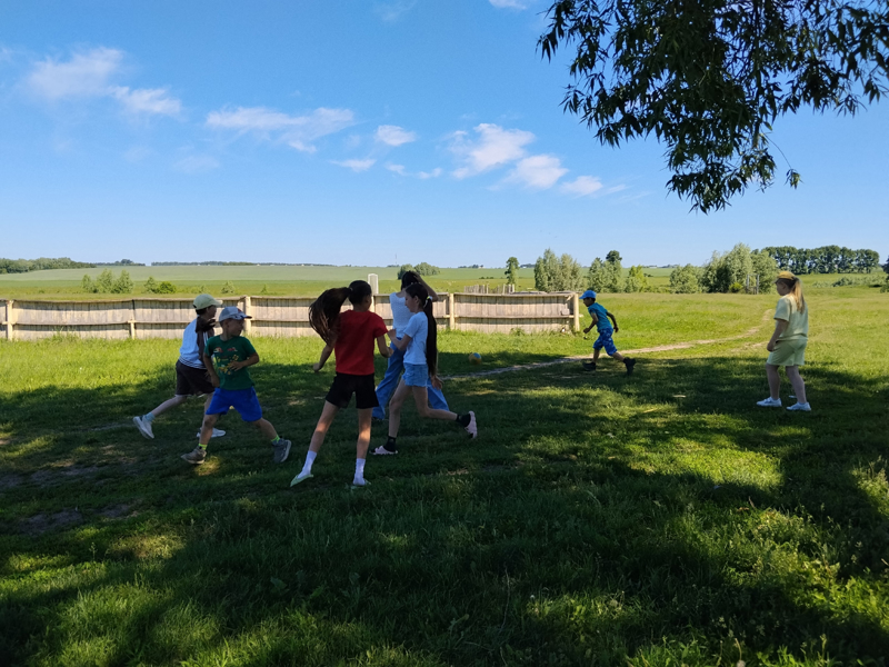 Подвижные игры являются неотъемлемой частью детства