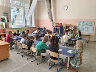 Тематическая беседа  в группе "Дружные ребята" на тему "Безопасность у окна"