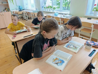 📚✨ «Я памятник себе воздвиг нерукотворный...»: День русского языка в нашем лагере! 📜🖋️