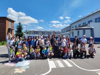 Краски Родины на асфальте: творческий конкурс рисунков ко Дню России в «Весёлой галактике»