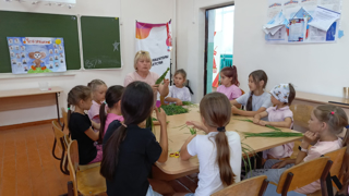 День развлечений и игр в пришкольном лагере: от вятских кукол до водяной эстафеты.