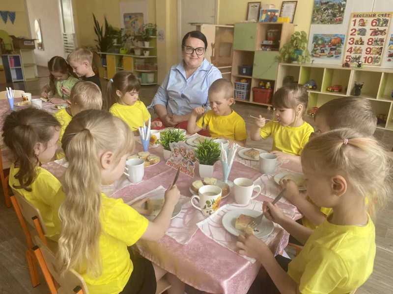 Завтрак — заряд энергии на весь день, время общения и добрых слов!