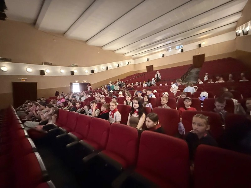 От киносеанса до сцены: день творчества в лагере