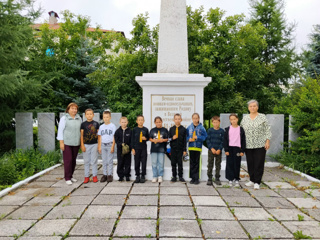 Школьники почтили память павших героев: в День памяти и скорби прошла акция «Свеча памяти»