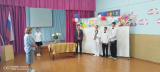 Вручение аттестатов девятиклассникам