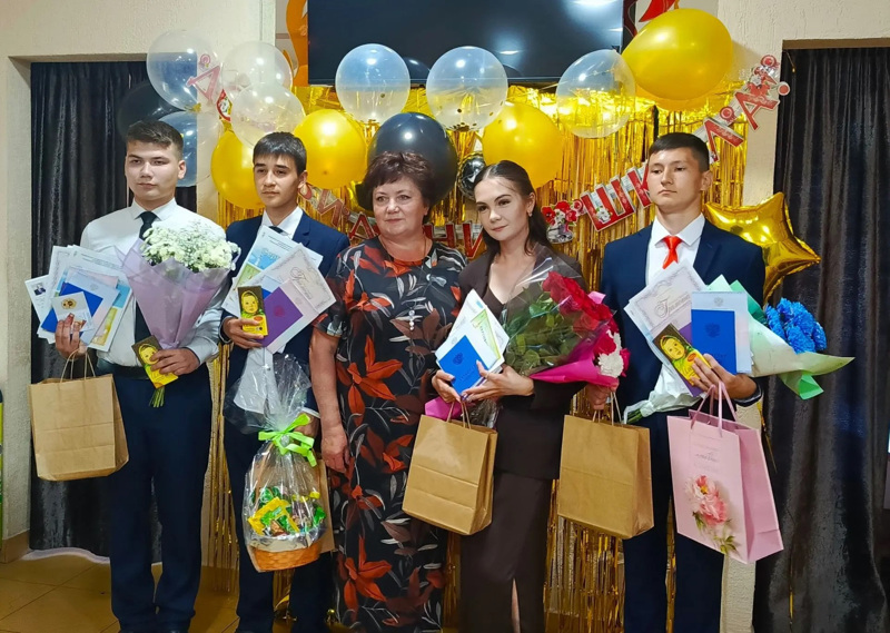Вручение удостоверений и знаков отличия ГТО выпускникам МБОУ «Карабай-Шемуршинская СОШ»