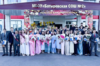В школах Батыревского округа прошли выпускные вечера