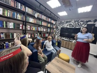 Сегодня центральная библиотека пригласила  3 отряд "Позитив" пришкольного лагеря к себе в гости.