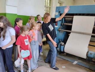 Сегодня ребята из 8 отряда совершили познавательную экскурсию в Вурнарскую типографию.