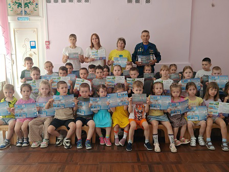 Азбука безопасности: в гостях у ребят — сотрудник ГО и ЧС