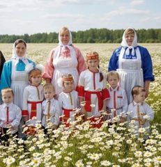 Семейная фотосессия "Ромашковая Русь"