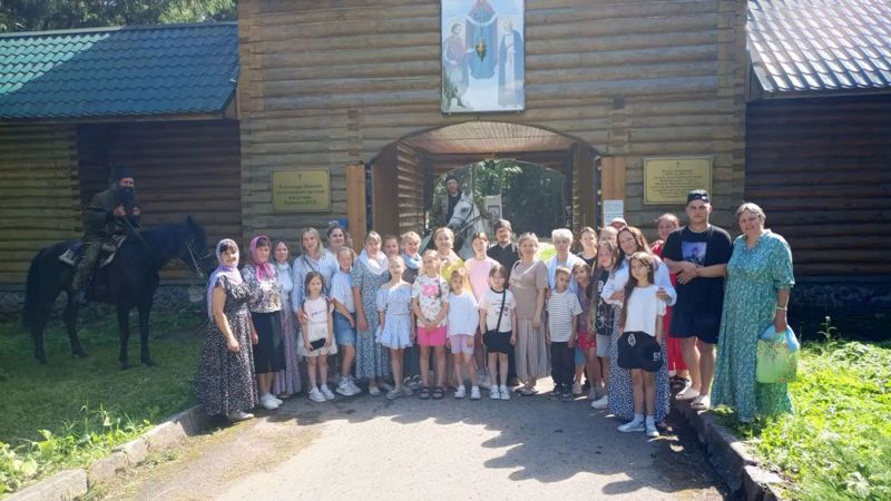 Паломничество кружковцев-школьников  в Александро-Невский монастырь