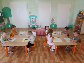 Пицца на картоне: лепим, фантазируем, радуемся!