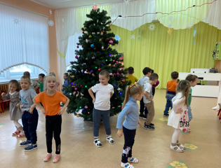 До новых встреч, наша любимая ёлочка!