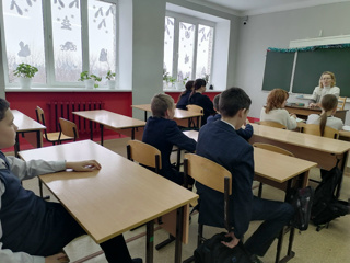 В школе прошли информационные беседы о безопасности в интернете и российских цифровых технологиях