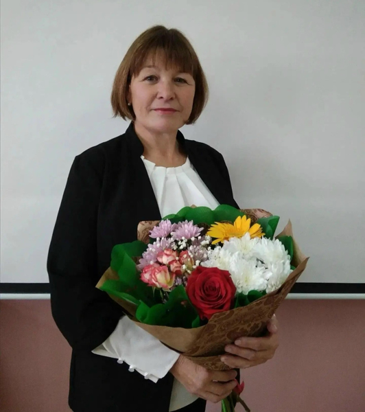 Учитель Сятракасинской школы Людмила Никитина удостоена ежегодного денежного поощрения Главы Чувашии