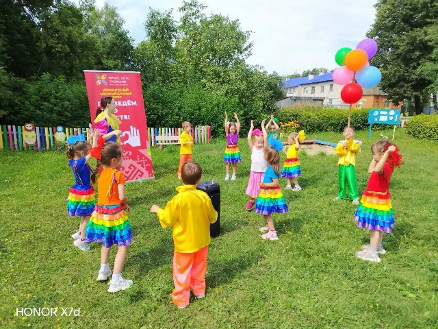Танцевальный флешмоб «Краски лета»