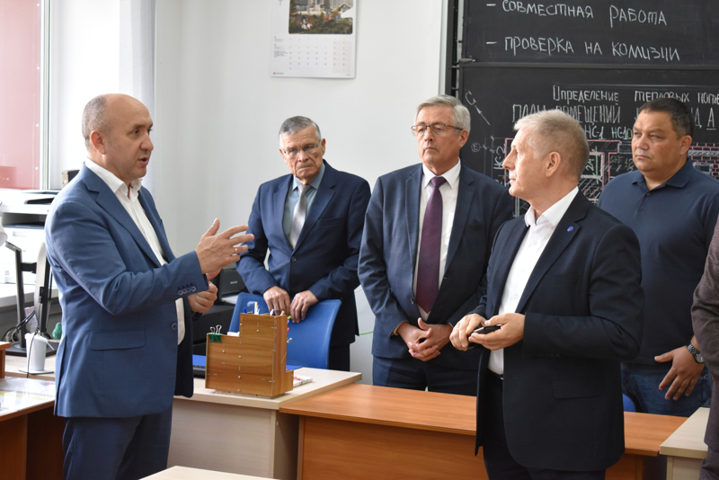Делегация Правительства Чувашской Республики посетила Чебоксарский техникум строительства и городского хозяйства