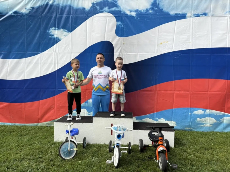 Дошкольники на дне физкультурника