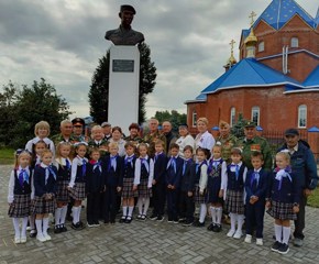 Митинг памяти Героя России Олега Долгова