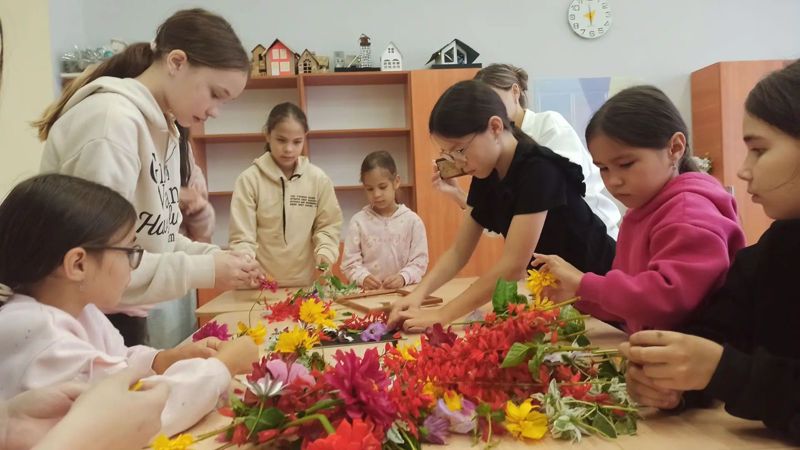 Дождливая погода — не помеха! Сегодня открытие лагеря «Веселая галактика»!