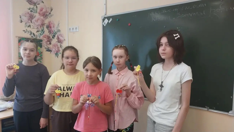 🎨 Мастер-класс «Брелок гусеницы»!