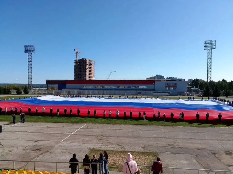 🇷🇺ГОРДОСТЬ РЕЕТ НАД СТАДИОНОМ