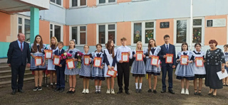 Торжественная линейка, посвящённая Дню Знаний и Году единства народов России