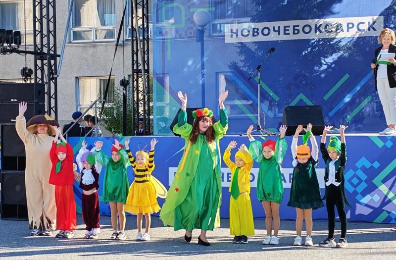 Показ мод воспитанников "Калинки" на Дне города