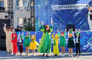Показ мод воспитанников "Калинки" на Дне города