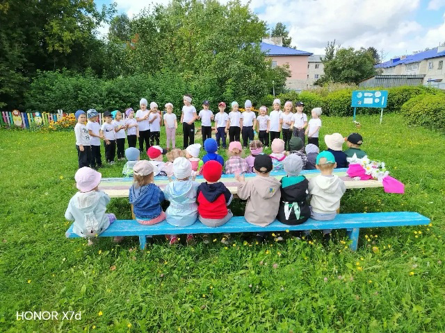 Музыкально-спортивный праздник "Прощай, лето звонкоголосое!"