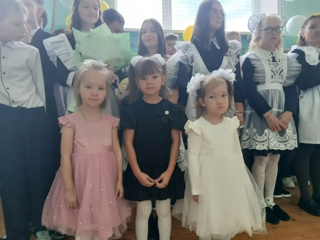 Воспитанники дошкольной группы «Илемпи» поздравили первоклассников с Днём знаний