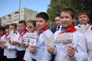 Мы будем вечно помнить вас, чьи жизни рано...:митинг памяти