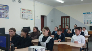 Большой праздник маленьких языков: День языков народов России в Байдеряковской школе