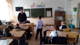 Урок безопасности от сказки: отец Алексей встретился с младшими школьниками