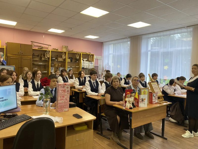 Учащиеся и педагоги приняли участие во Всероссийском диктанте «Россия – дом народов»