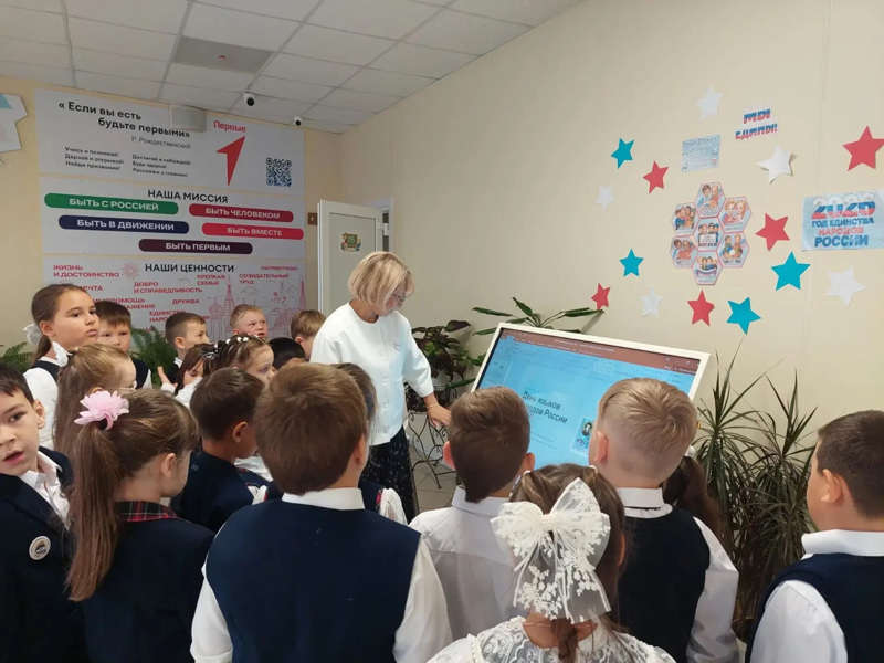 В 1А классе прошла беседа, посвящённая Дню языков народов РФ